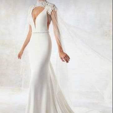 White Lace Long Tail Plus Size Wedding Dress
